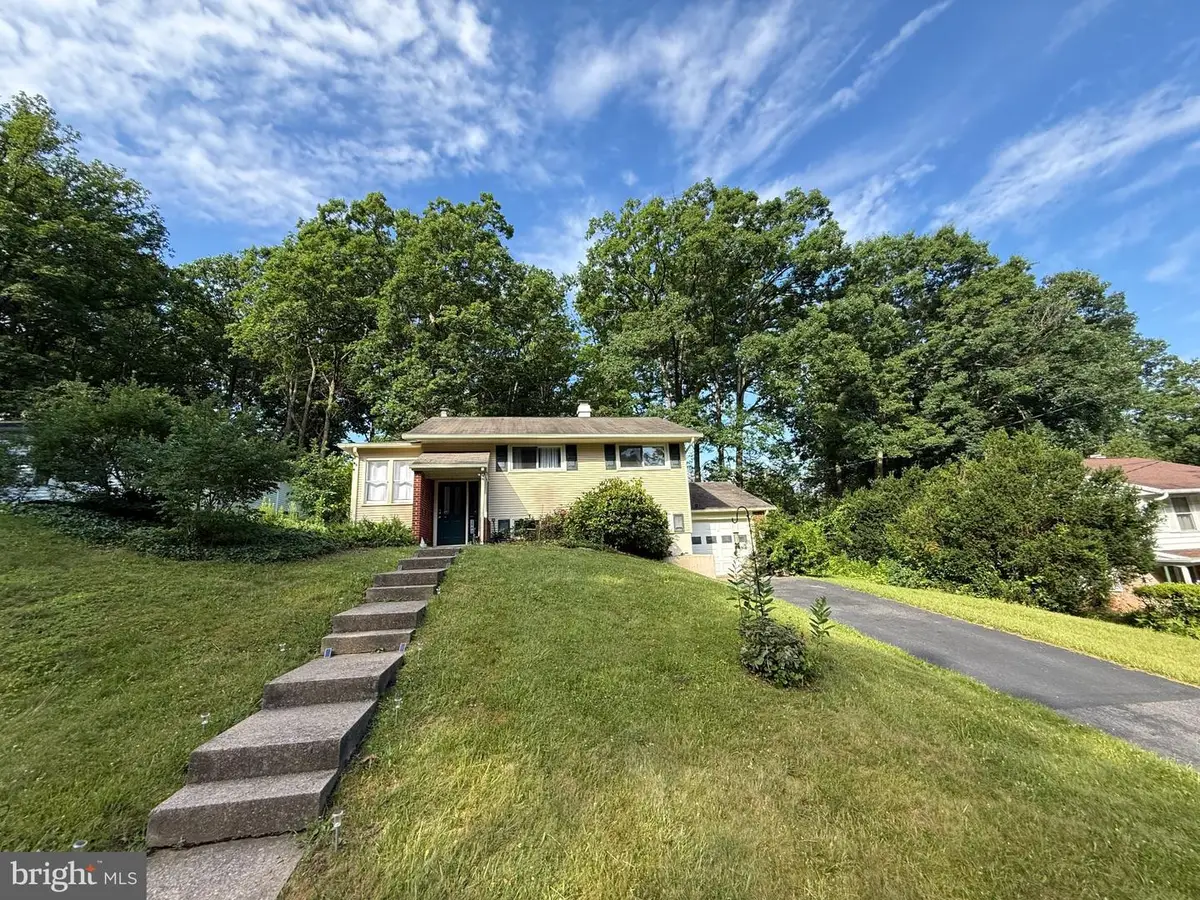 2042 Fairwood Ln, State College, PA 16803 - #1