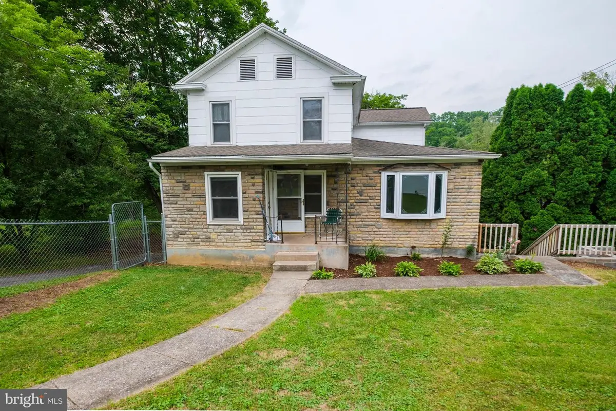 815 W Water St, Bellefonte, PA 16823 - #1