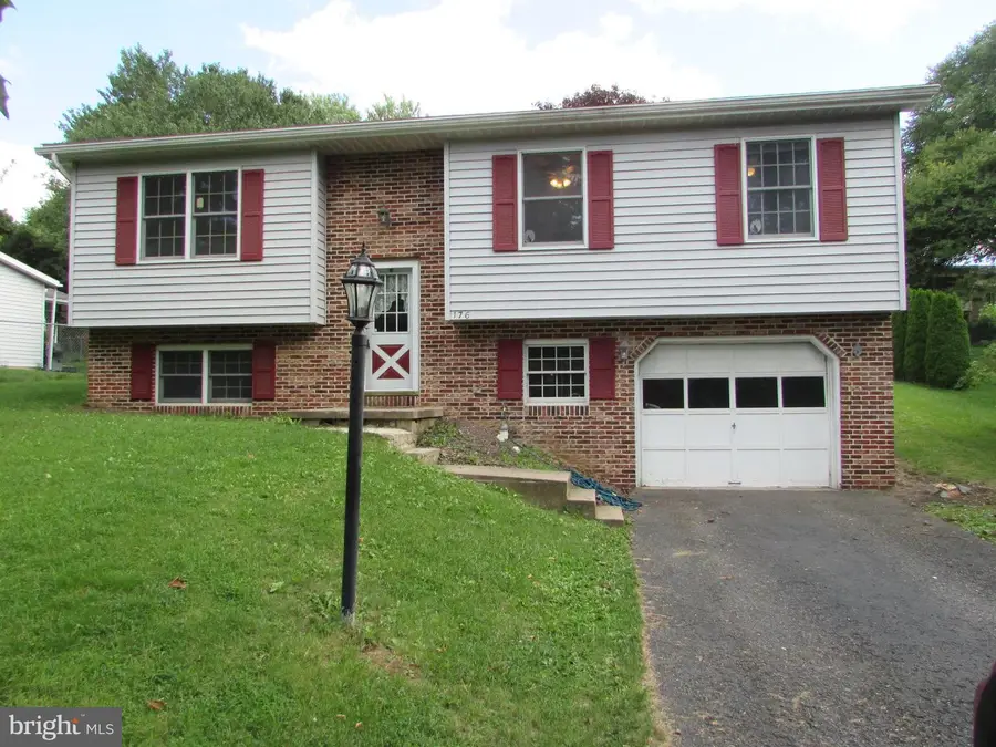 176 Creekside Dr, State College, PA 16801 - #2