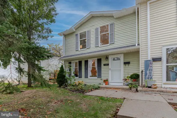 737 Galen Dr, STATE COLLEGE, PA 16803