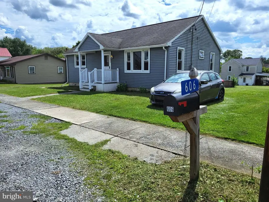 606 Shaw St, Jersey Shore, PA 17740 - #3