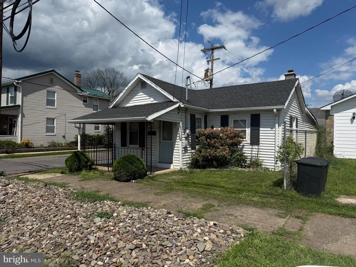 810 Chestnut St, Berwick, PA 18603 - #1