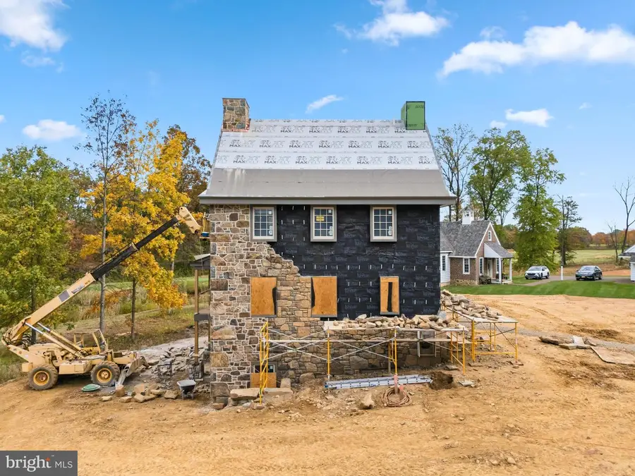 87 Brownstone Ln, Elverson, PA 19520 - Image #2