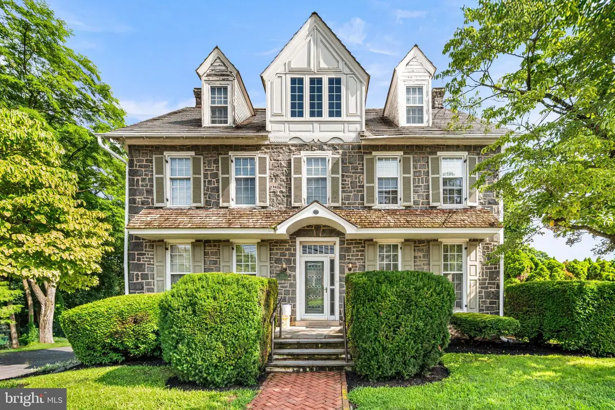 28 W Main St, Elverson, PA 19520 - Image #1