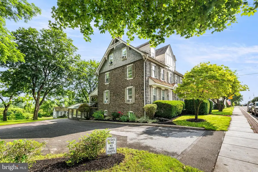 28 W Main St, Elverson, PA 19520 - Image #2