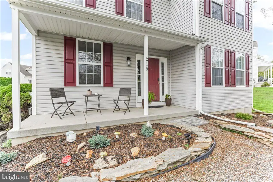 219 Beaumont Dr, Oxford, PA 19363 - Image #2