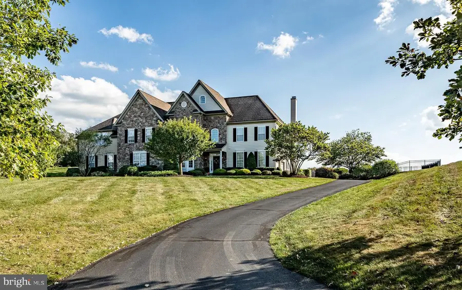 319 Ironstone Ln, Elverson, PA 19520 - Image #2