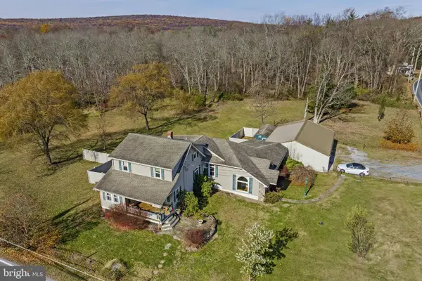451 Pine Swamp Rd, ELVERSON, PA 19520