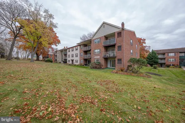 366 Drummers Ln #366, WAYNE, PA 19087