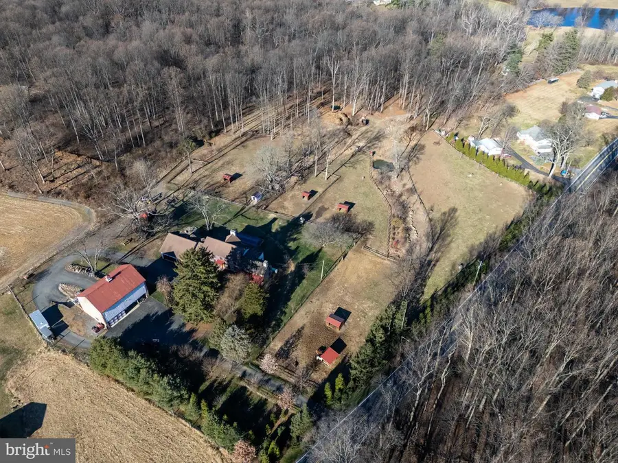 201 Pine Swamp Rd, Elverson, PA 19520 - Image #2