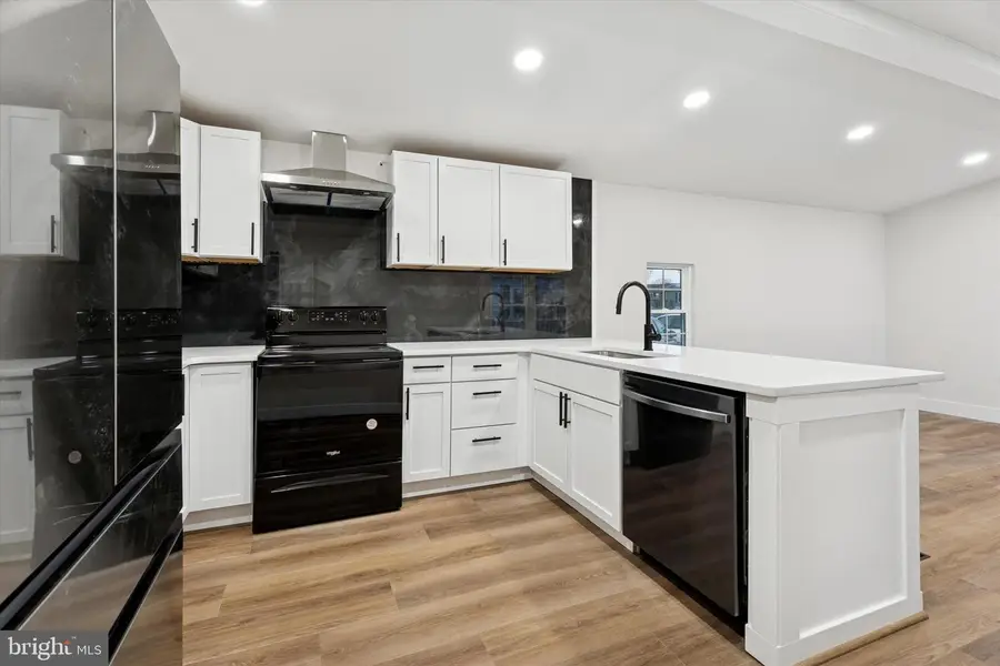 114 Linden Dr, Spring City, PA 19475 - #2