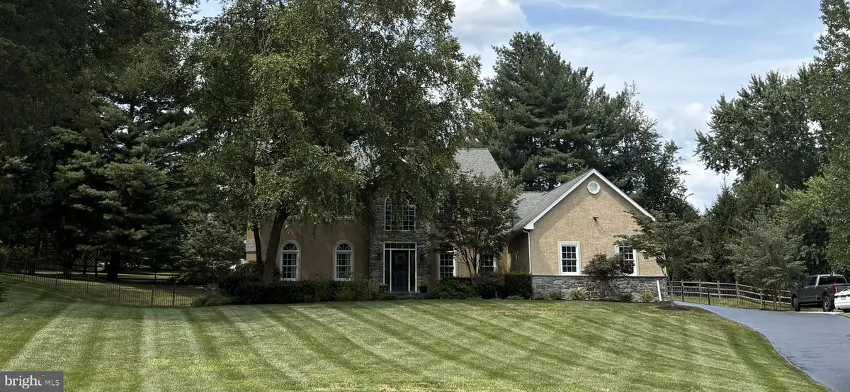 239 Heather Ridge Cir, West Chester, PA 19382 - Image #1