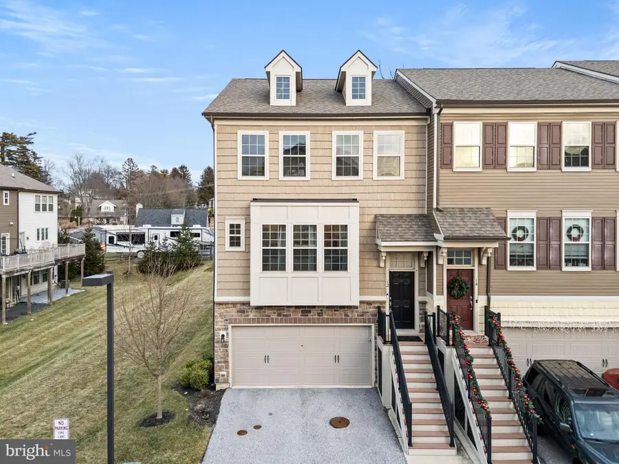12 Maxwell Ln, Malvern, PA 19355 - Image #2