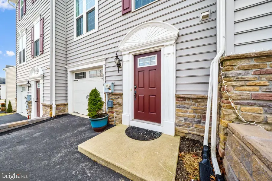 1816 Honeysuckle Ct, Downingtown, PA 19335 - Image #2
