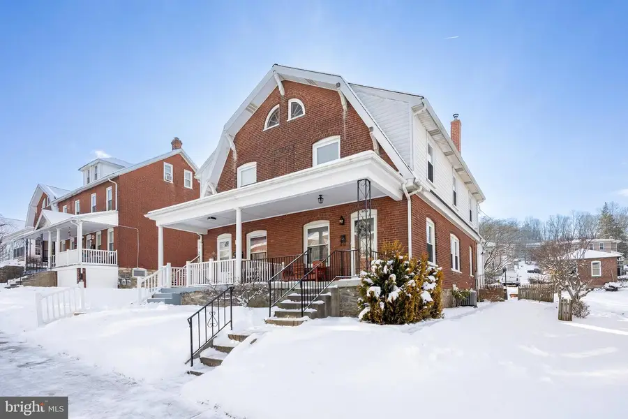 822 Stirling St, Coatesville, PA 19320 - #2