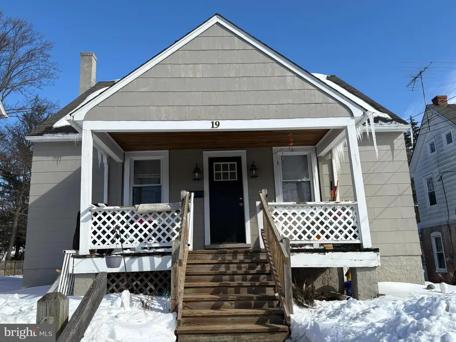 19 Oakland Ave, West Grove, PA 19390 - #2