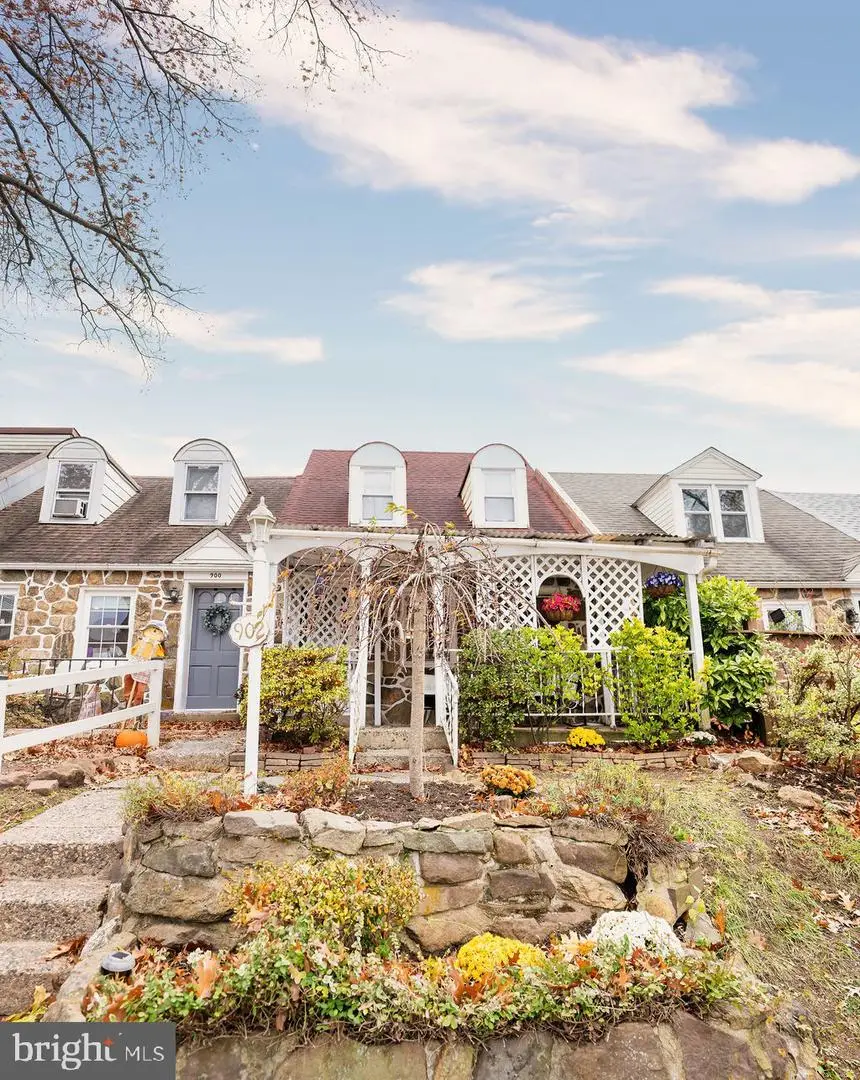 902 Woodlawn Ave, Phoenixville, PA 19460 - #2