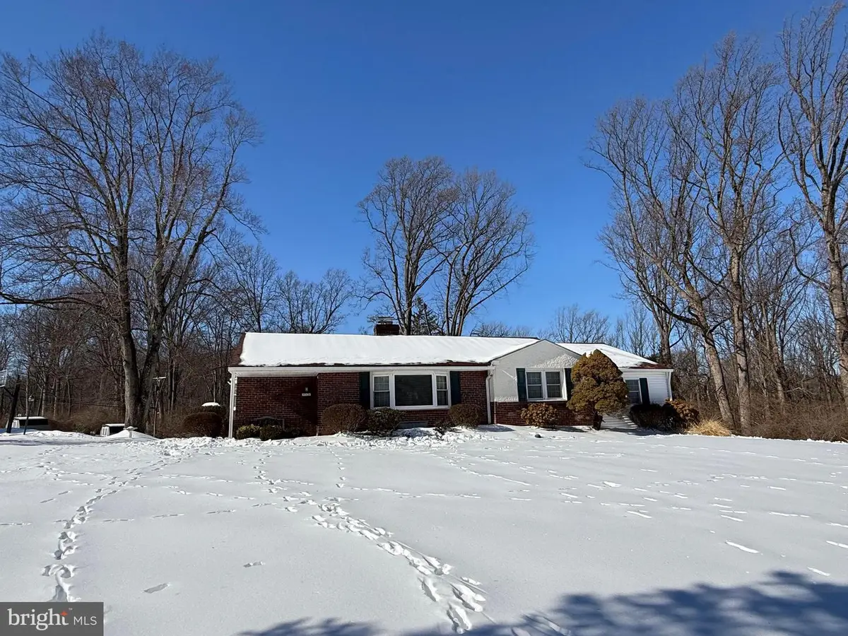 200 E Hilltop Rd, West Chester, PA 19382 - #1