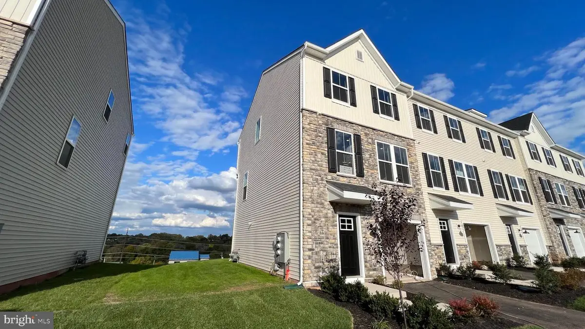 839 Pecan Rd, Spring City, PA 19475 - #1