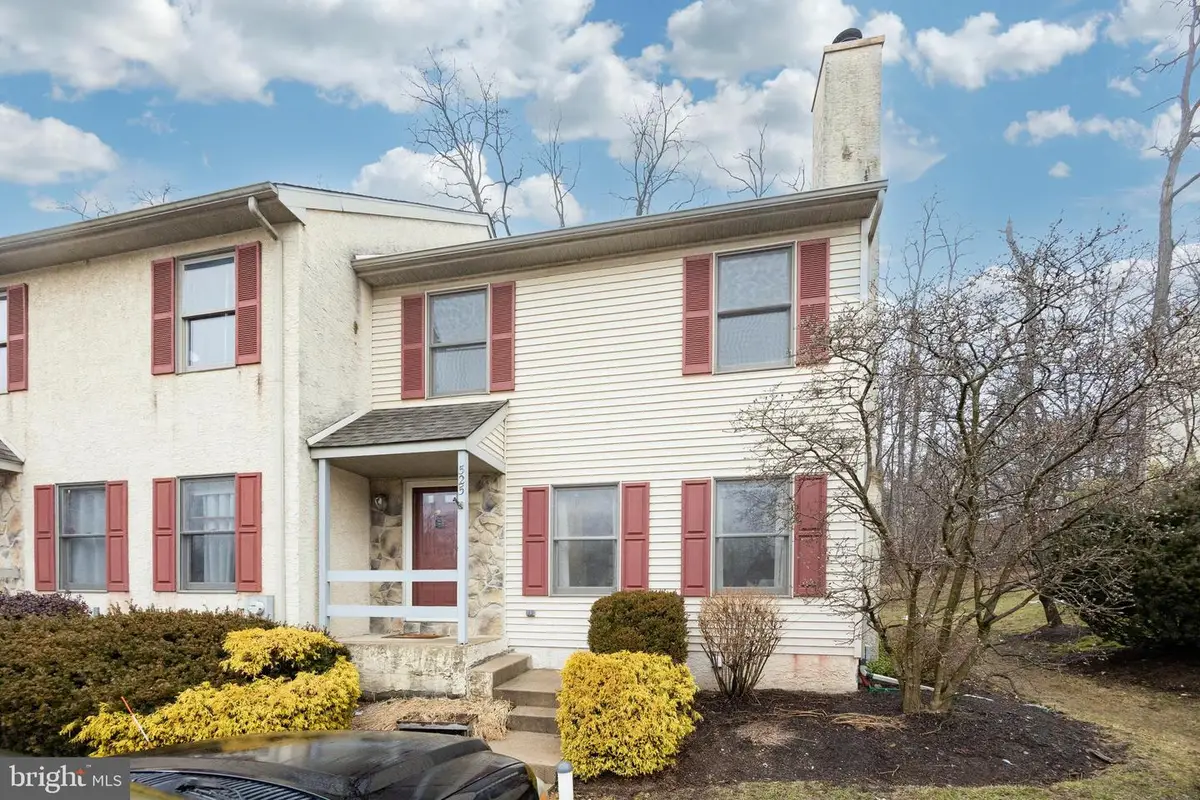 525 Pickering Station Dr, Chester Springs, PA 19425 - #1