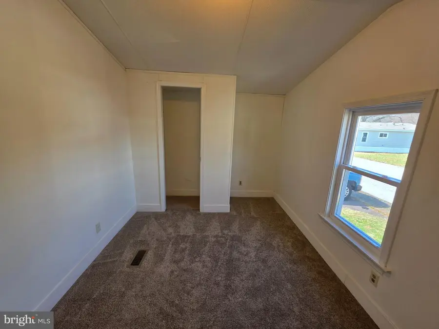 864 Aspen Ave, Spring City, PA 19475 - #3