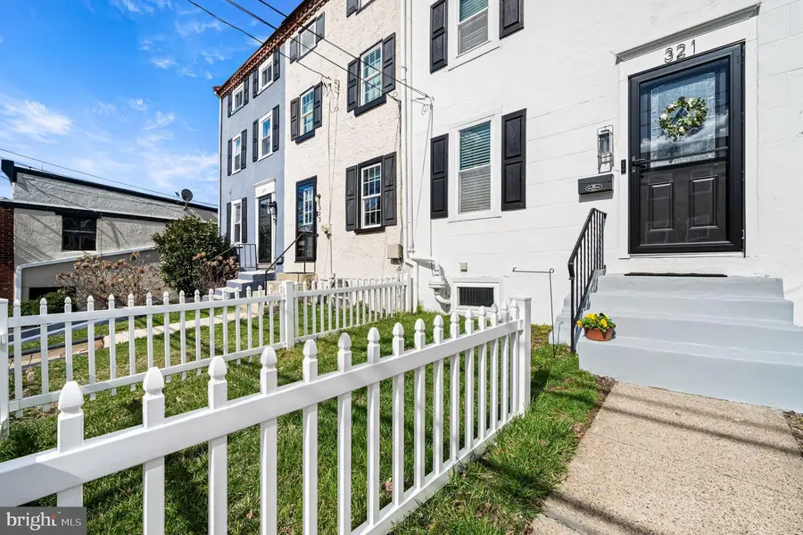 321 W Chestnut St, West Chester, PA 19380 - #3