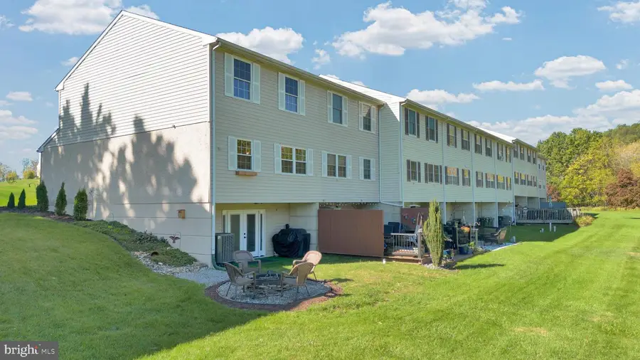 560 Lancaster Ct, Downingtown, PA 19335 - #3