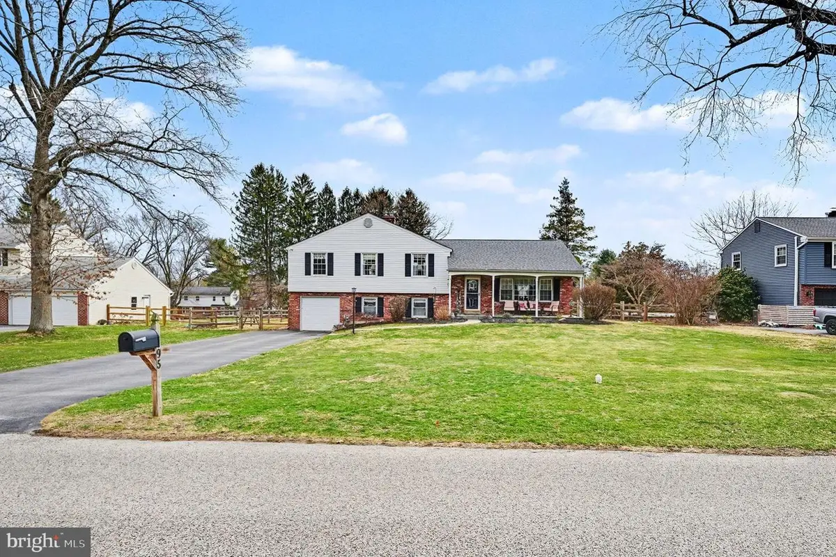 95 Kleyona Ave, Phoenixville, PA 19460 - #1