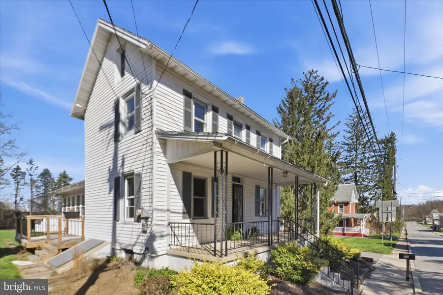 22 N Chestnut St, Elverson, PA 19520 - #2