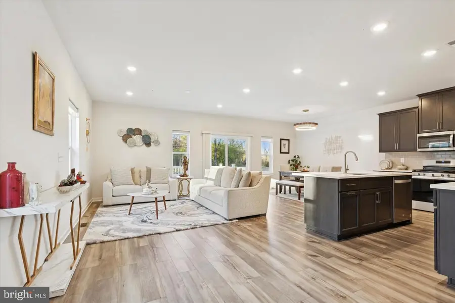 141 Four Leaf Dr, Downingtown, PA 19335 - #3