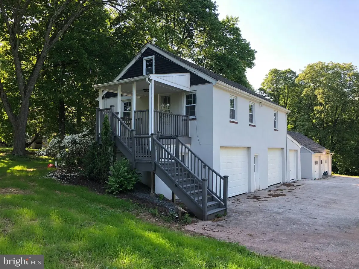 601 Vincent St, Spring City, PA 19475 - #1