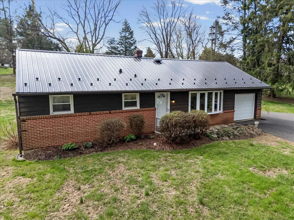 20 Holly Dr, West Grove, PA 19390 - #1