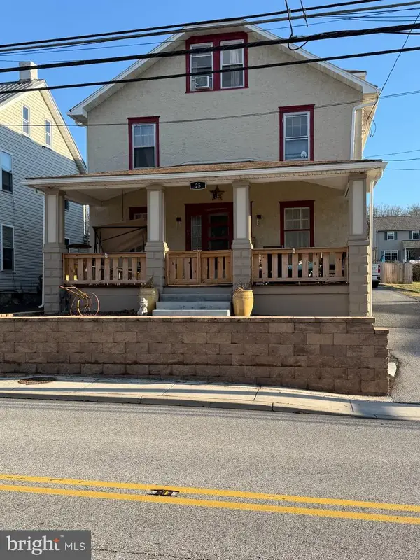 25 W Main St, ELVERSON, PA 19520