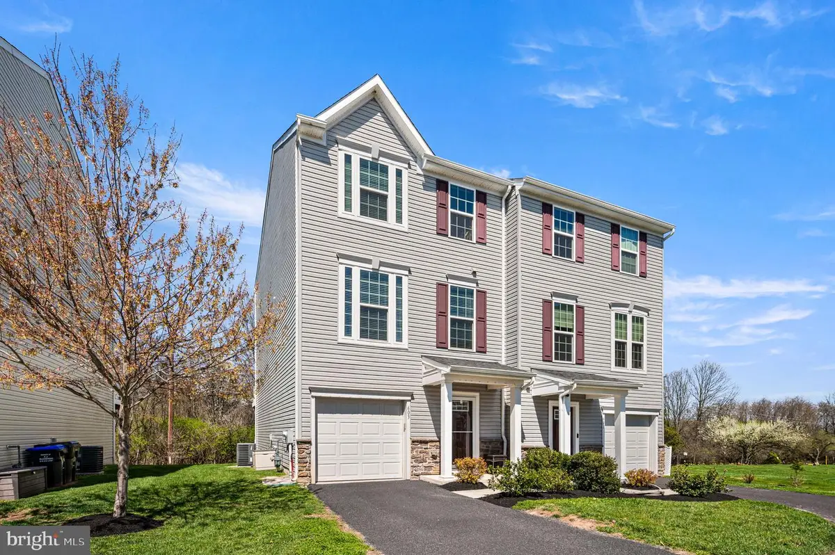 603 Columbus Dr, Spring City, PA 19475 - #1