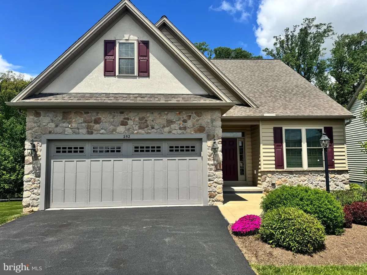 252 Honeycroft Blvd, Cochranville, PA 19330 - #1
