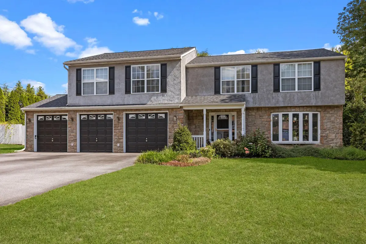 2 Buckingham Dr, Downingtown, PA 19335 - #1