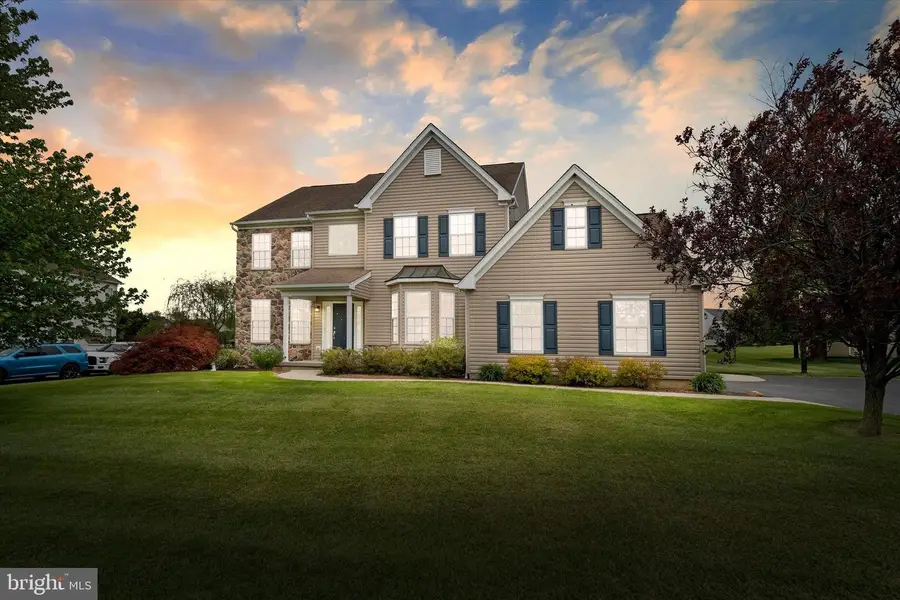 17 Allsmeer Dr, West Grove, PA 19390 - #2