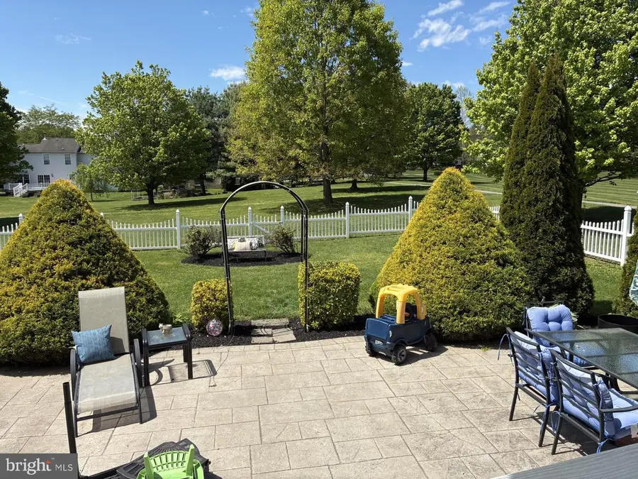 25 N Danbury Cir, Coatesville, PA 19320 - #2