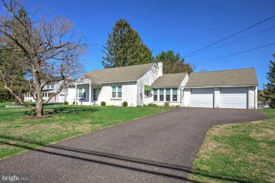 231 Warwick Rd, Elverson, PA 19520 - #2