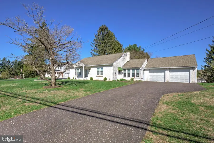 231 Warwick Rd, Elverson, PA 19520 - #3