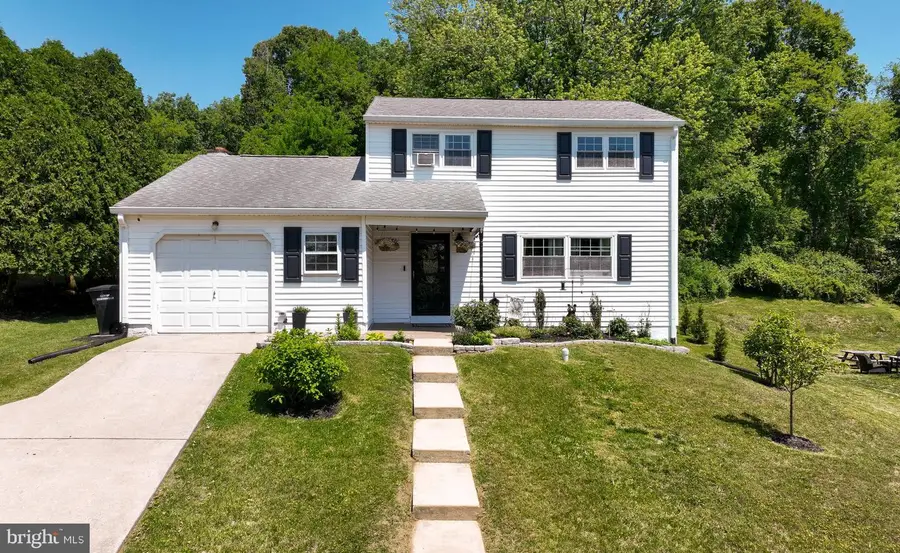 301 Dulles Dr, Coatesville, PA 19320 - #2