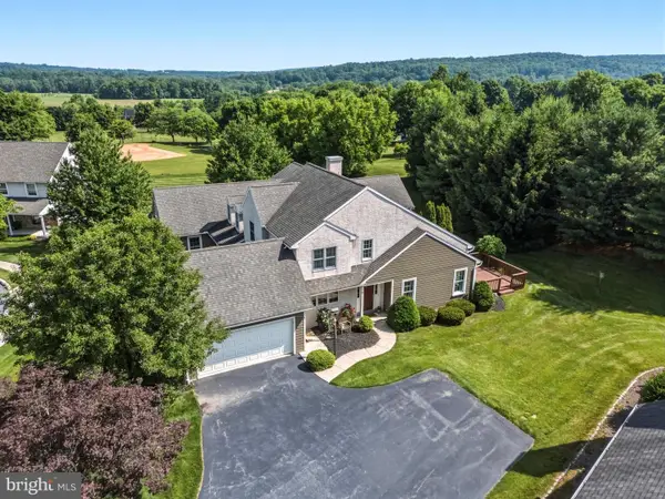 8 Parkside Dr, ELVERSON, PA 19520