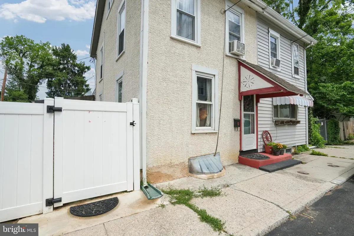 231 William St, Downingtown, PA 19335 - #1