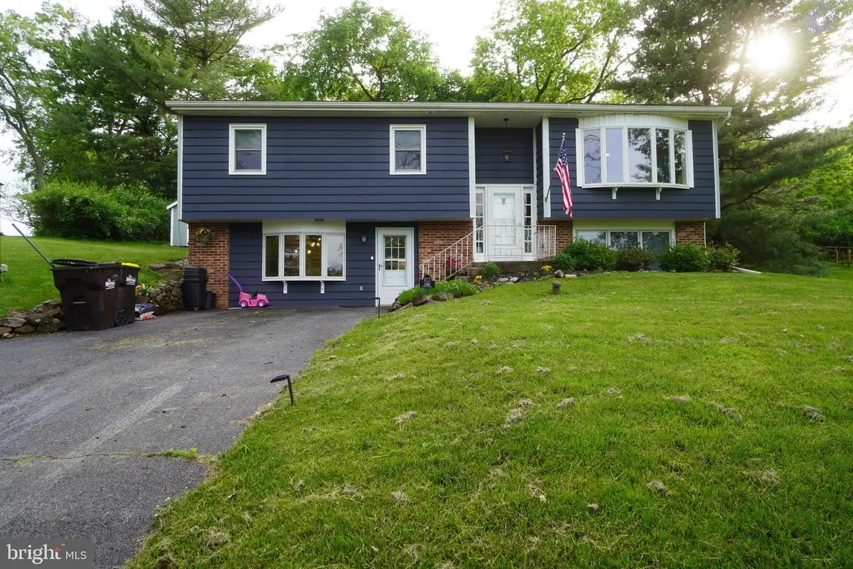 816 Spring City Rd, Phoenixville, PA 19460 - #1