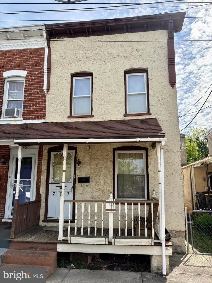 207 Chestnut St, Downingtown, PA 19335 - #2