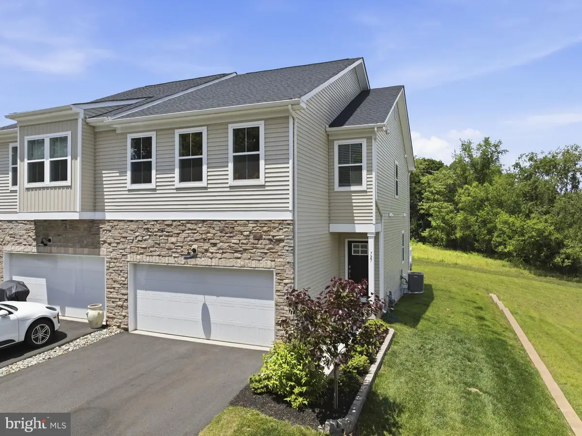 727 Hunsberger Rd, Spring City, PA 19475 - #1