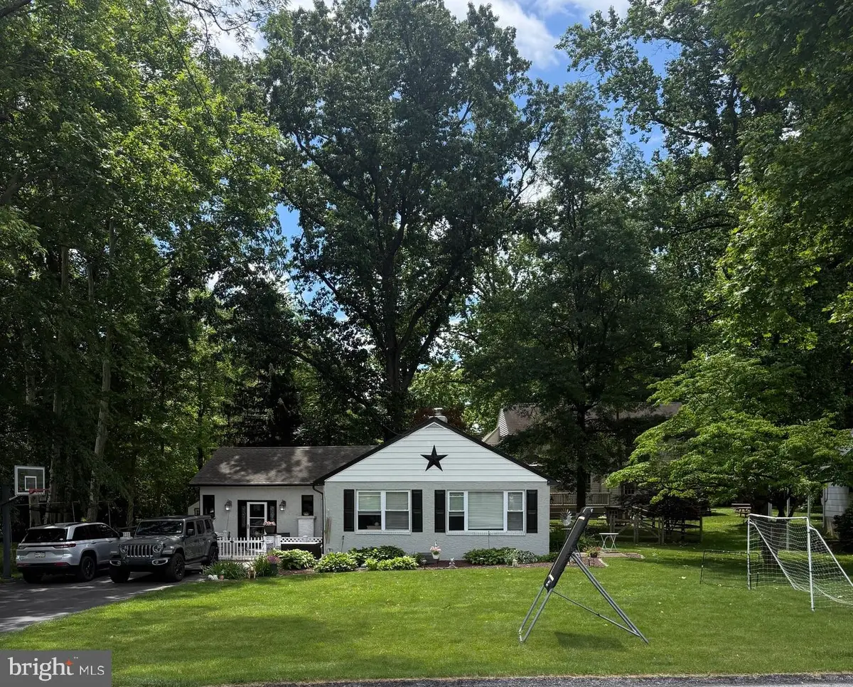 932 Lincoln Ave, West Chester, PA 19380 - #1