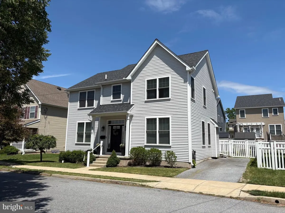 515 Rhoades St, Phoenixville, PA 19460 - #1