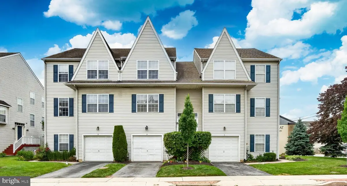 3 Cherry St, Downingtown, PA 19335 - #1