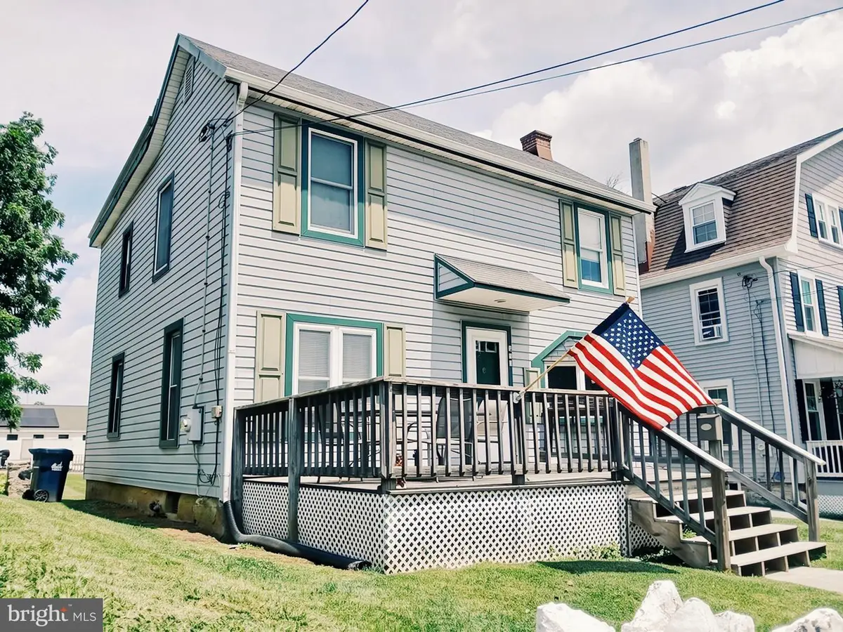 219 E South St, Kennett Square, PA 19348 - #1